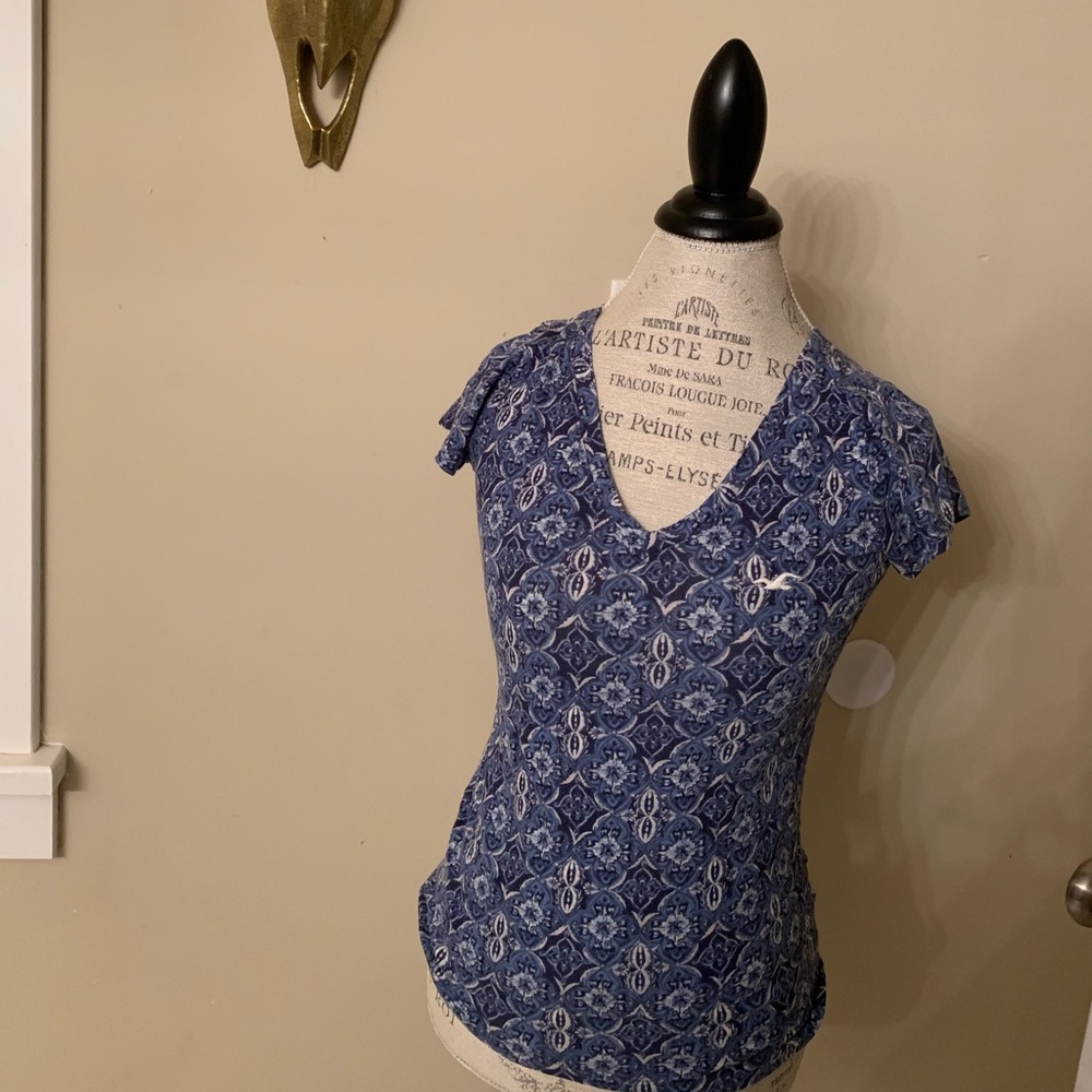 Hollister v-neck